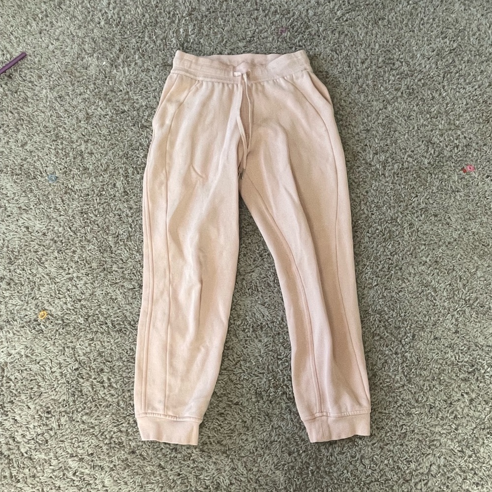 Lululemon woman’s scuba Jogger Pants in Soft Pink